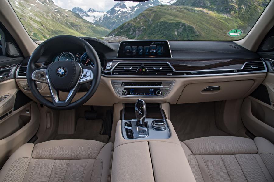  BMW 740Le xDrive iPerformance 2016 года  (фото 9 из 14)